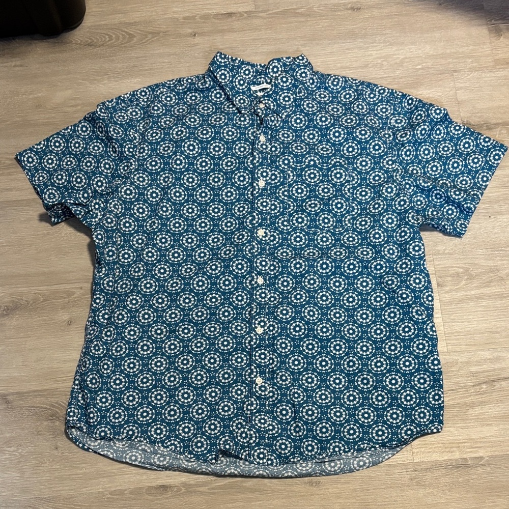 Old Navy Men's Teal and White Patterned Shirt